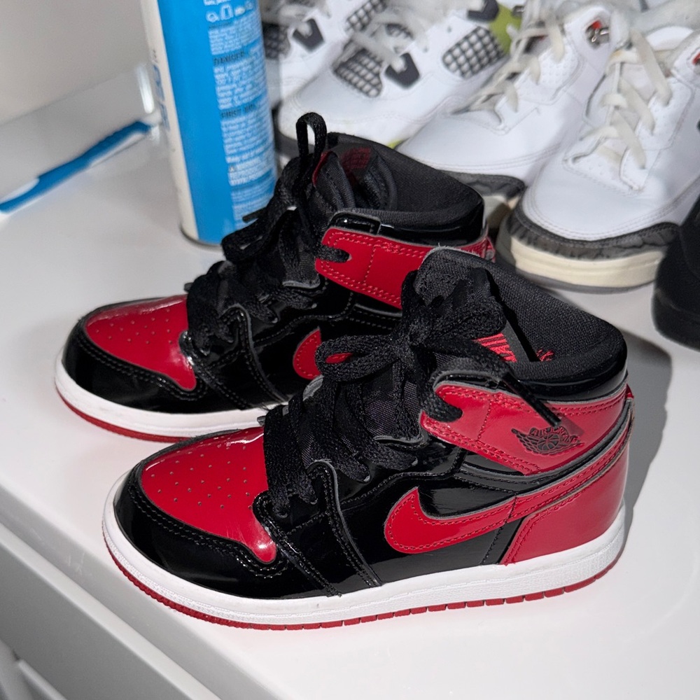 Jordan Kids Sneakers in Black and Red